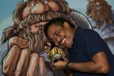 SALVADOR, BAHIA, BRASIL: 29.06.2015 - Sessão de fotos dos sócios do Rhoncus - pub e beer store, e de "compadre" Washington, para o lançamento da cerveja artesanal Inocente. Foto: João Alvarez